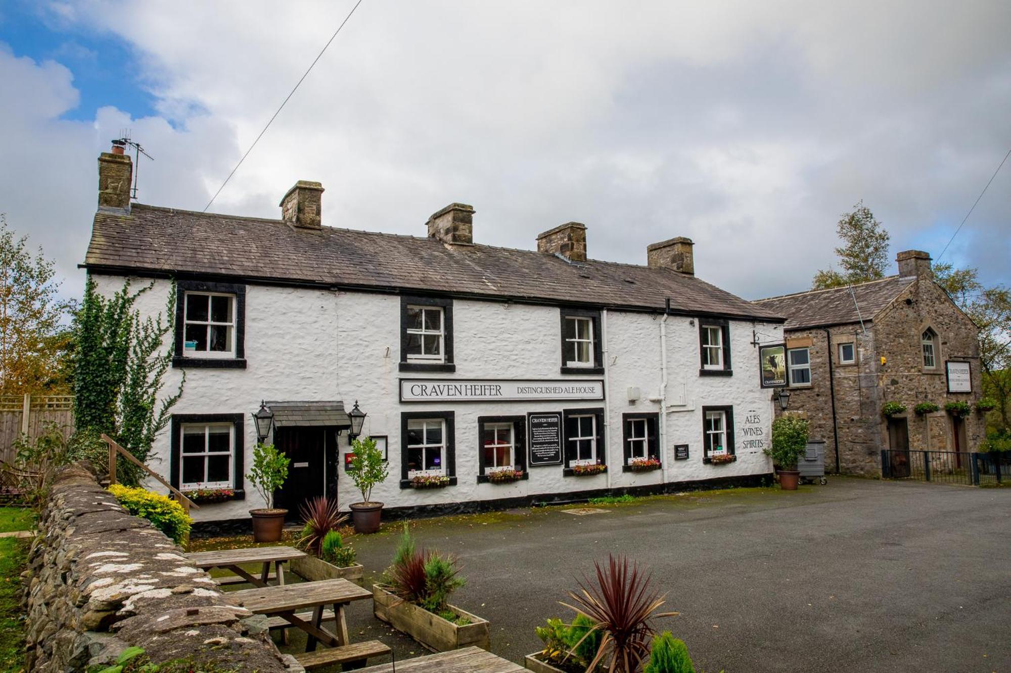 英格尔顿 Craven Heifer酒店 外观 照片
